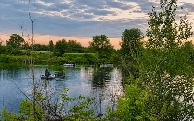 Лодка с детьми перевернулась у берега