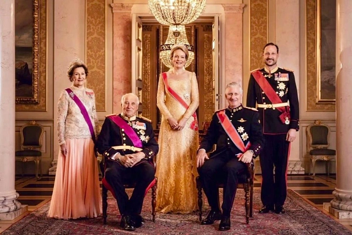 Матильда провела визит в Норвегию между бархатом и тиарой