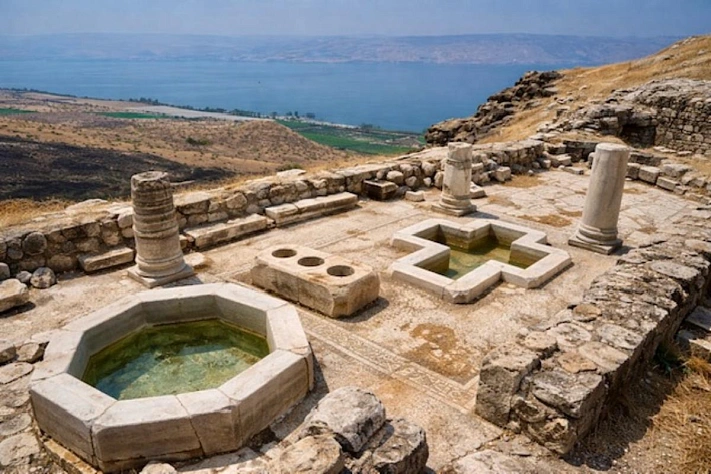 У Кинерета нашли редчайший византийский крестильный зал