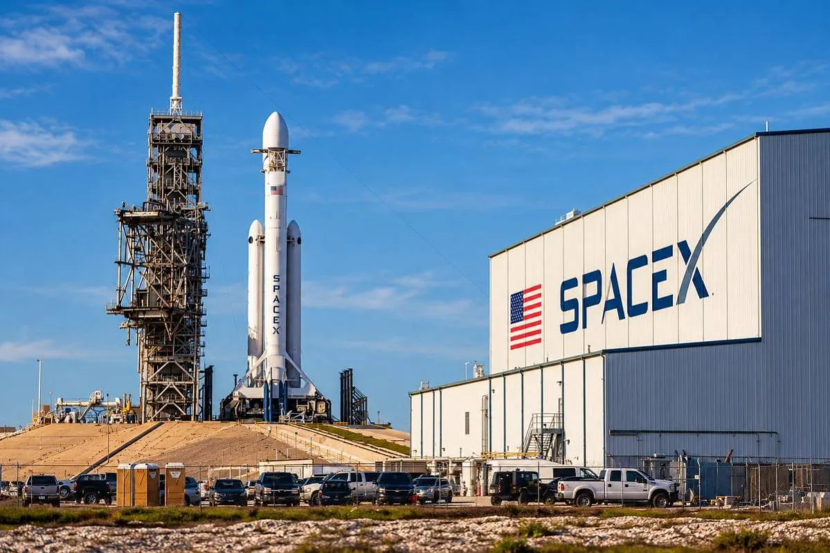 SpaceX заработала $4,4 млрд и обсуждает слияние с Tesla