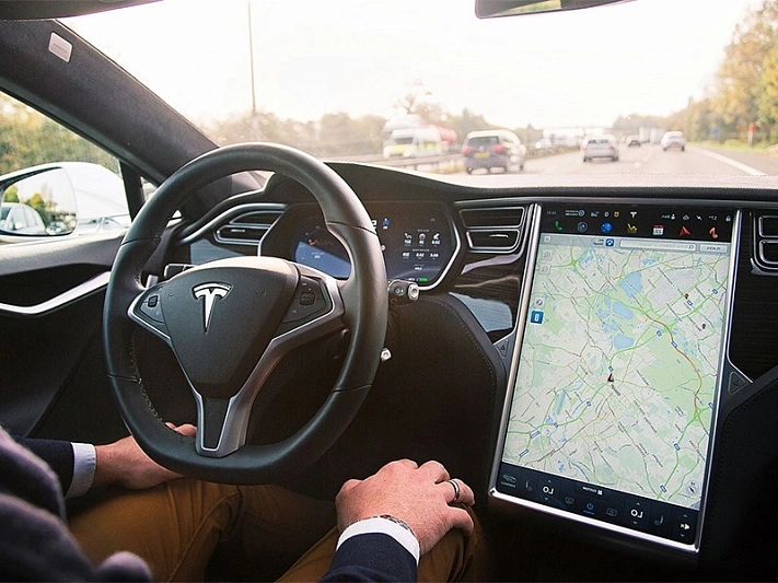 Огромную партию Tesla проверяют из-за отваливающихся рулей