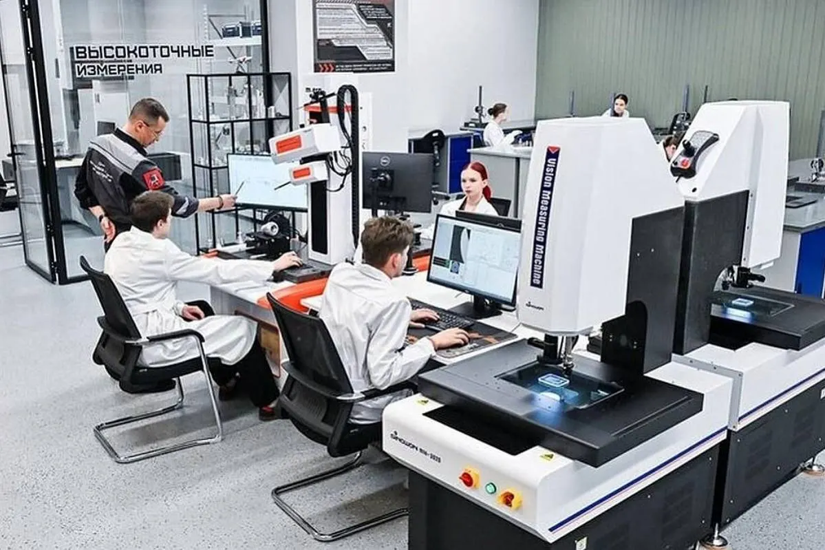 В России запустили первую в стране роботизированную линию ЖК-дисплеев