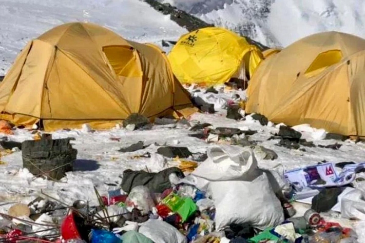 Эверест тонет в мусоре и Непал меняет правила для альпинистов
