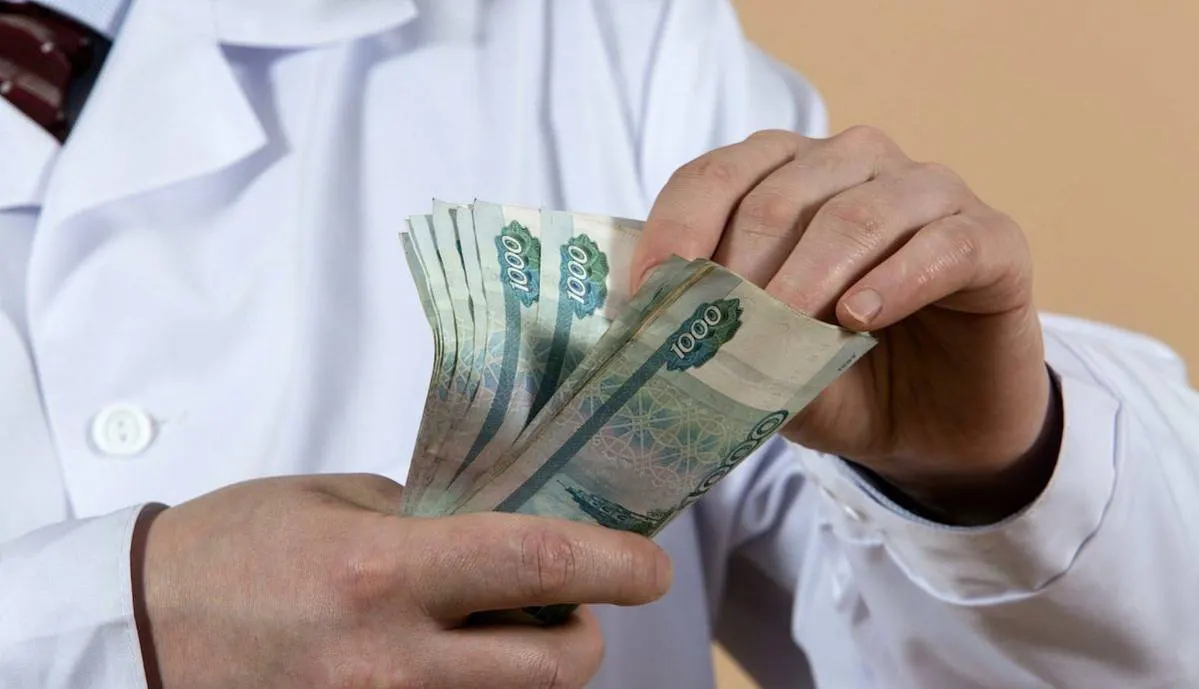 В Кировской области врачам будут доплачивать по 150 000 рублей