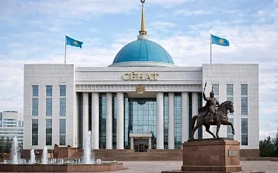 В Казахстане Сенат одобрил поправки о запрете «пропаганды ЛГБТ*»