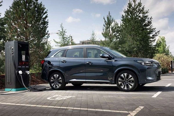 Российский гибридный кроссовер Evolute i-Space получит полный привод