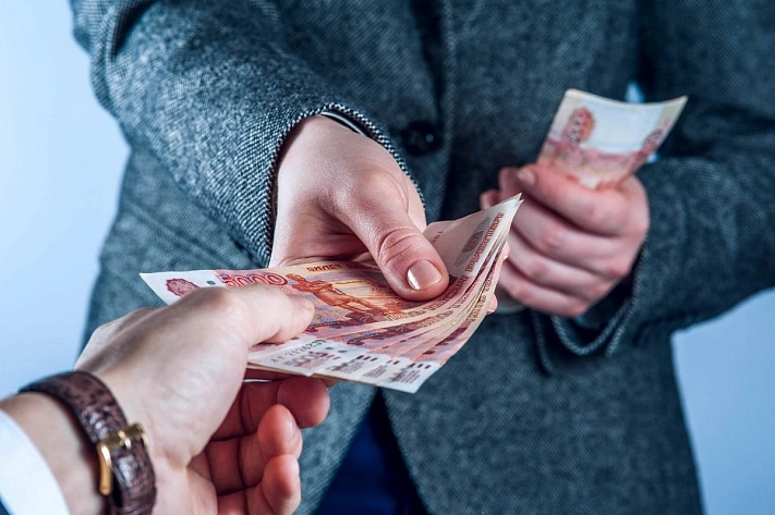 ВЦИОМ выяснил, как часто россияне берут деньги в долг