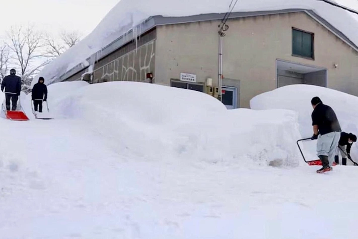 Сильные снегопады в Японии унесли жизни более 30 человек