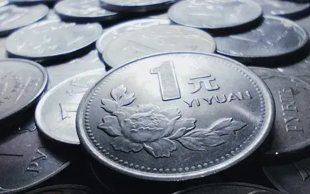 Юань стал главной валютой на биржевых торгах в России