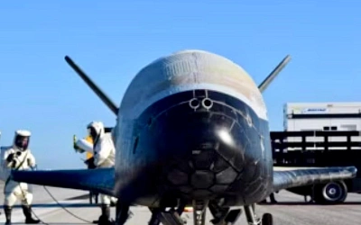 Секретный космоплан X-37B вернулся на Землю после 434 дней полёта