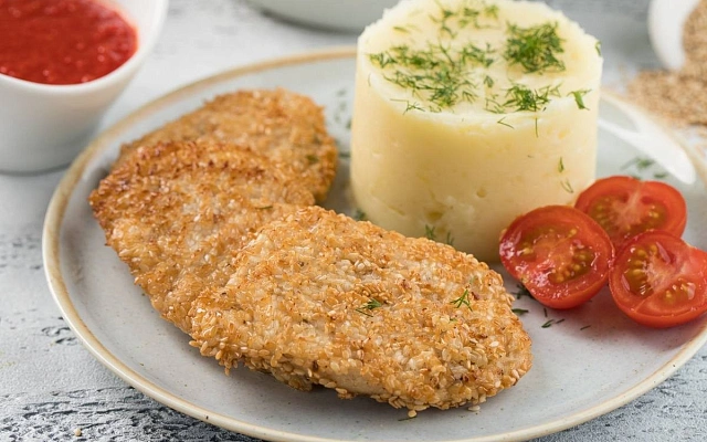 Готовим свиную отбивную в кунжутной панировке