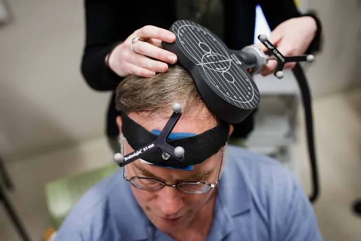 Как транскраниальная стимуляция лечит мозг