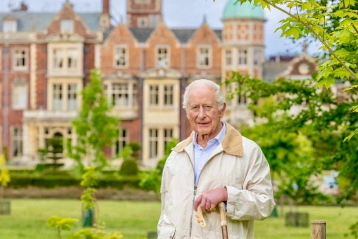 Новый портрет Карла III и тихие сигналы монархии