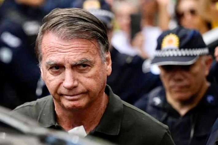 Болсонару начинает отбывать 27-летний срок за попытку удержания власти