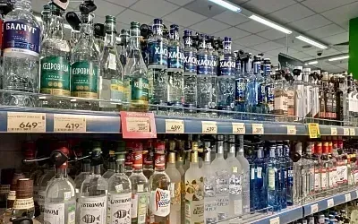 Минимальная цена на водку в России с 1 января выросла до 349 рублей за пол-литра