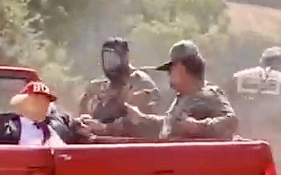 В Иране на представлении показали сцену с наручниками и цепями на имитаторе Трампа
