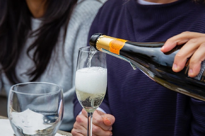 Главная опасность праздничного стола не в шампанском, а в его последствиях