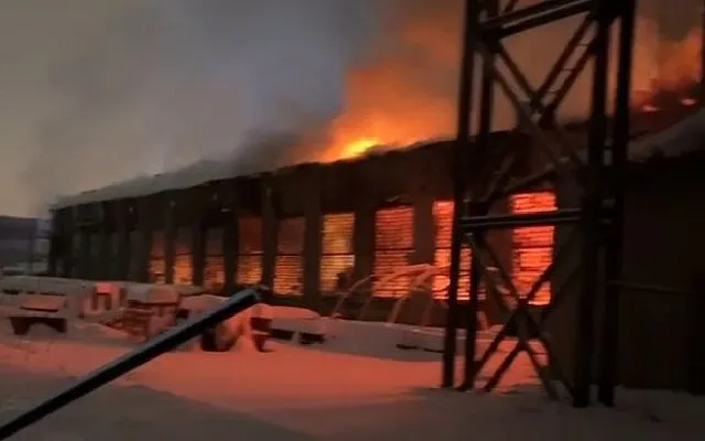 В Протвино выгорел склад с сантехникой на площади 10 тысяч квадратных метров
