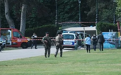 Во Франции мужчина с ножом напал на детей в парке