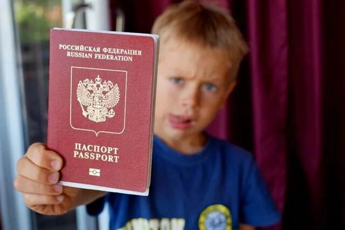 Детям до 14 лет потребуется загранпаспорт для покупки ж/д билетов за границу