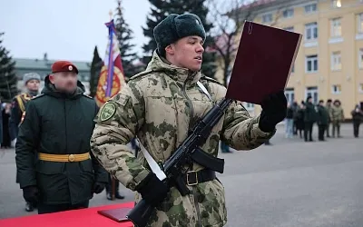 Рэпер Макан принял присягу и будет служить в качестве водителя