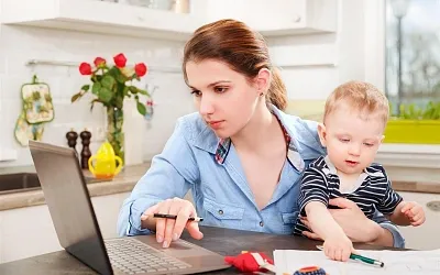 ВЦИОМ: «Женщинам одинаково важна работа и семья»
