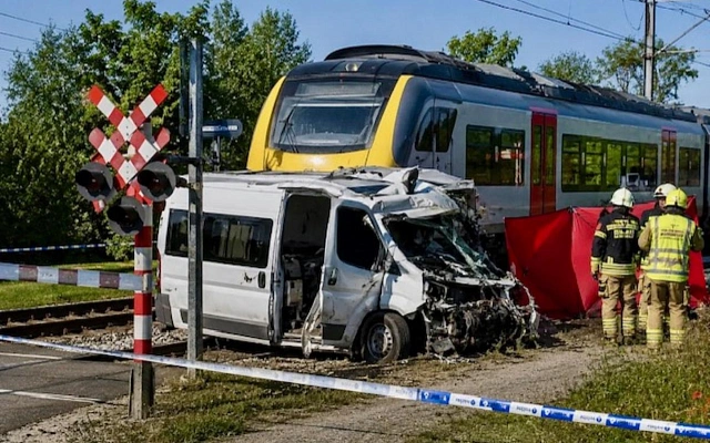 Поезд в Бельгии столкнулся со школьным автобусом