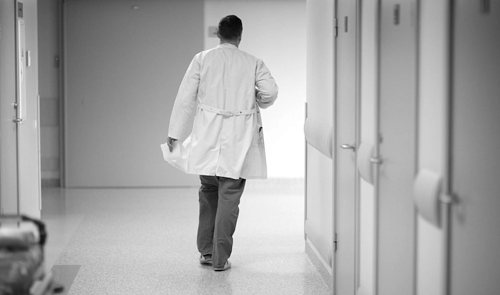 Сергей Алещенко рассказал «Изнанке» о мерах соцподдержки медработников