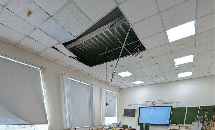 В московской школе на детей упал потолок