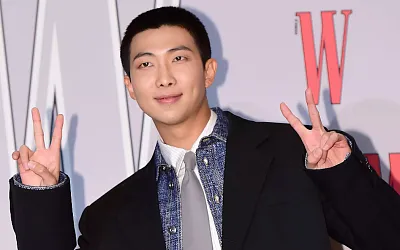Айдол из BTS выпустил свой второй сольный альбом