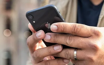 Сотрудников Кремля попросили избавиться от iPhone