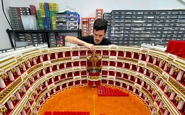 Уникальный шедевр: копия театра Сан-Карло из LEGO