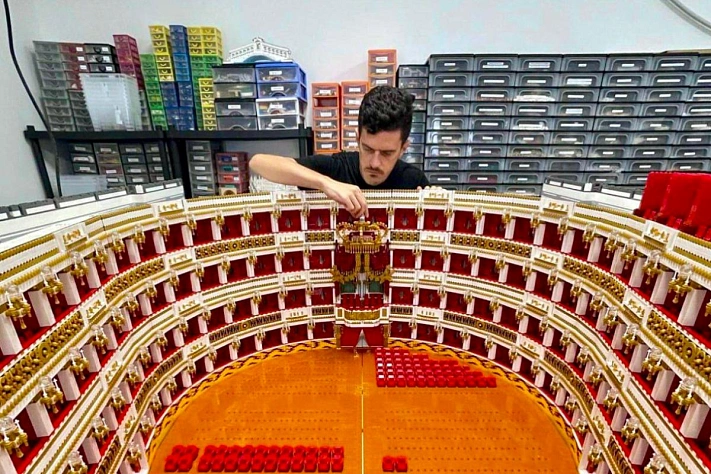 Уникальный шедевр: копия театра Сан-Карло из LEGO(фото)