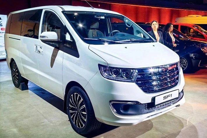 Представили новый российский семиместный микроавтобус Sollers SF1