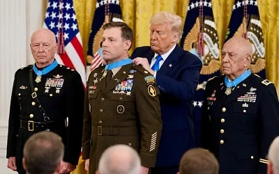 Трамп пошутил о Медали Почёта для себя