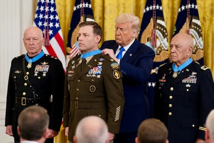 Трамп пошутил о Медали Почёта для себя