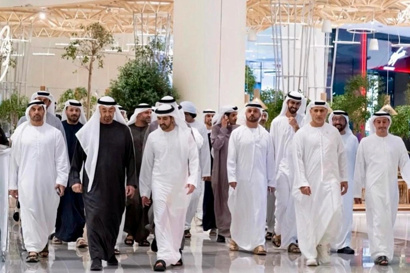 президент оаэ и шейх хамдан посетили dubai mall на фоне тревожных новостей
