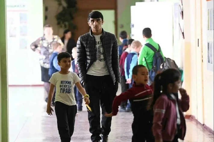 Лишь каждый пятый ребёнок мигрантов смог поступить в российскую школу