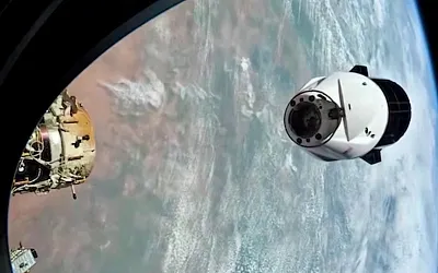 Стыковка глазами экипажа Dragon CRS-33 с модулем «Хармони»