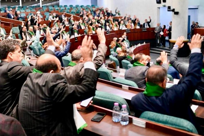 Алжир требует от Франции репараций за колониализм