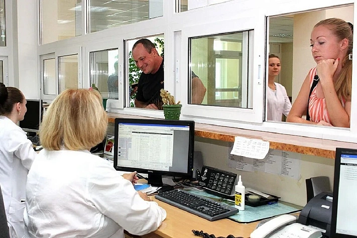 Прикрепиться к новой поликлинике стало проще