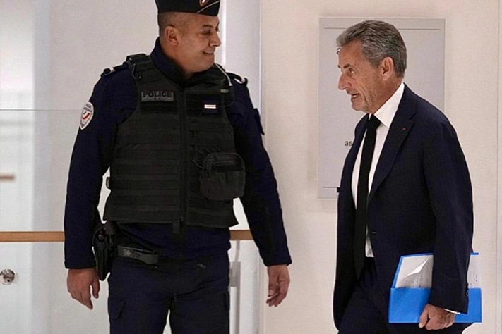 Саркози превращает 20 дней в тюрьме в политический мемуар