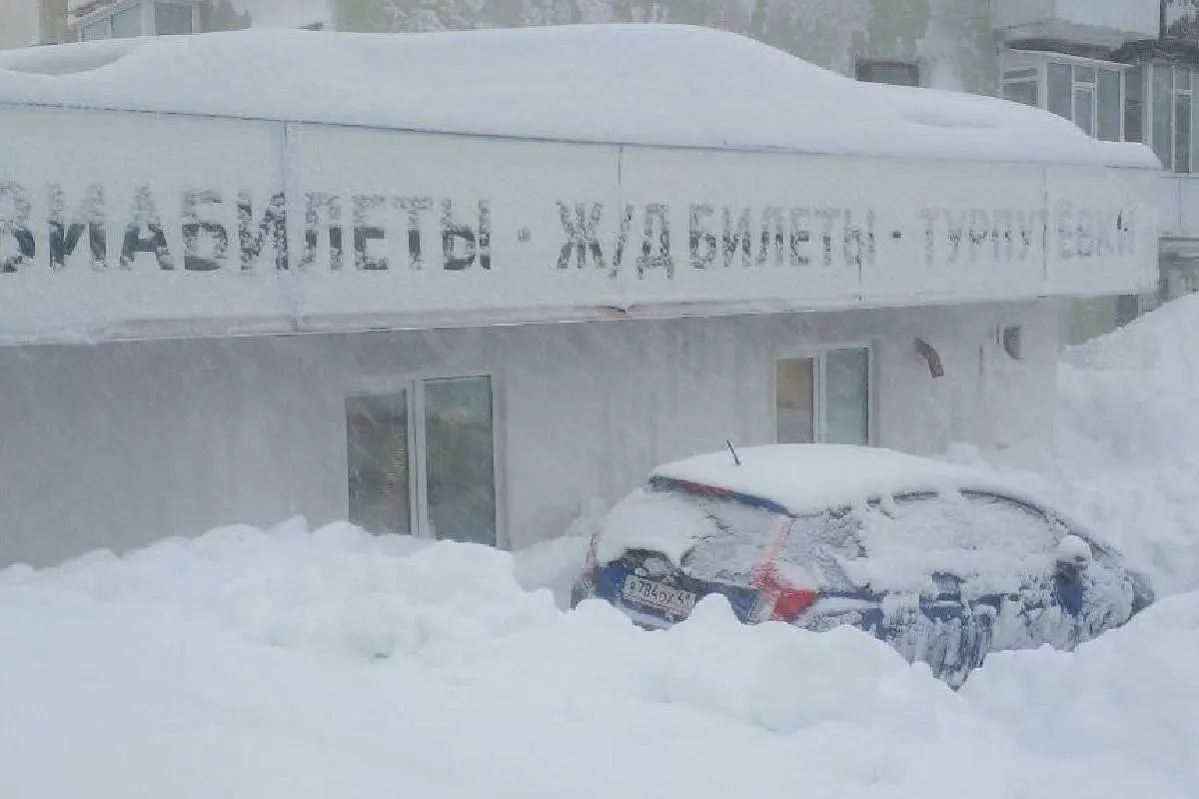 Камчатку накрыло рекордными снегопадами