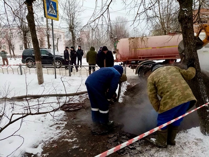 В Ивановской области в пятеро школьников провалились в яму с кипятком