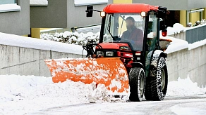 В Москве женщину переехал снегоуборочный трактор