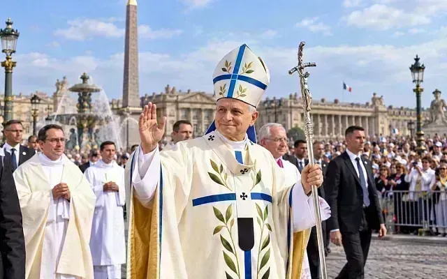 Папа Лев XIV проводит мессу на площади Согласия