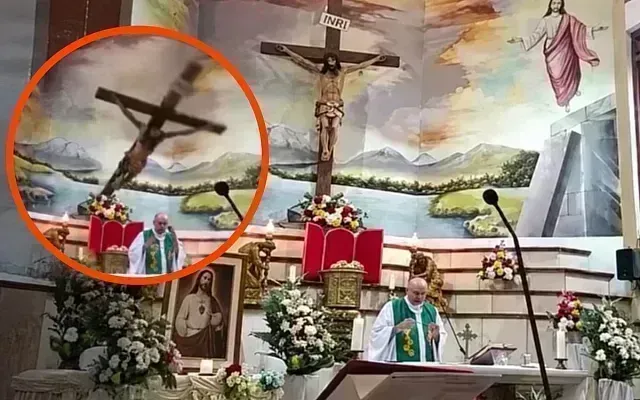 В Эквадоре священник погиб во время прямой трансляции мессы