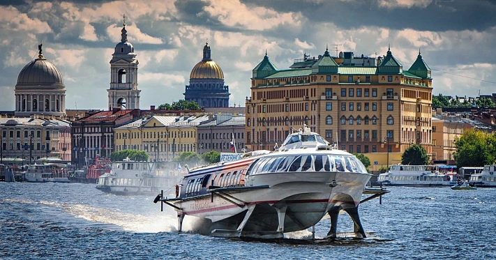 Первый метеор отправился из Петербурга в Петергоф