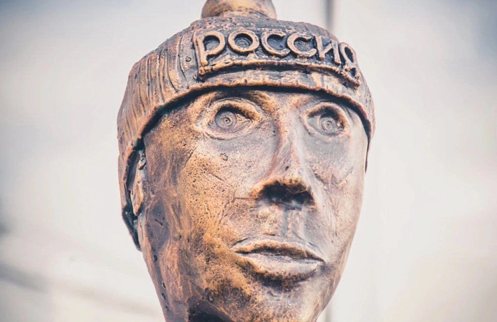 В Пермском крае установили жутковатый памятник лыжнику