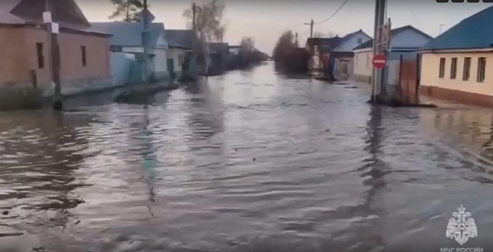 Прорыв дамбы в Орске: что известно к этому часу